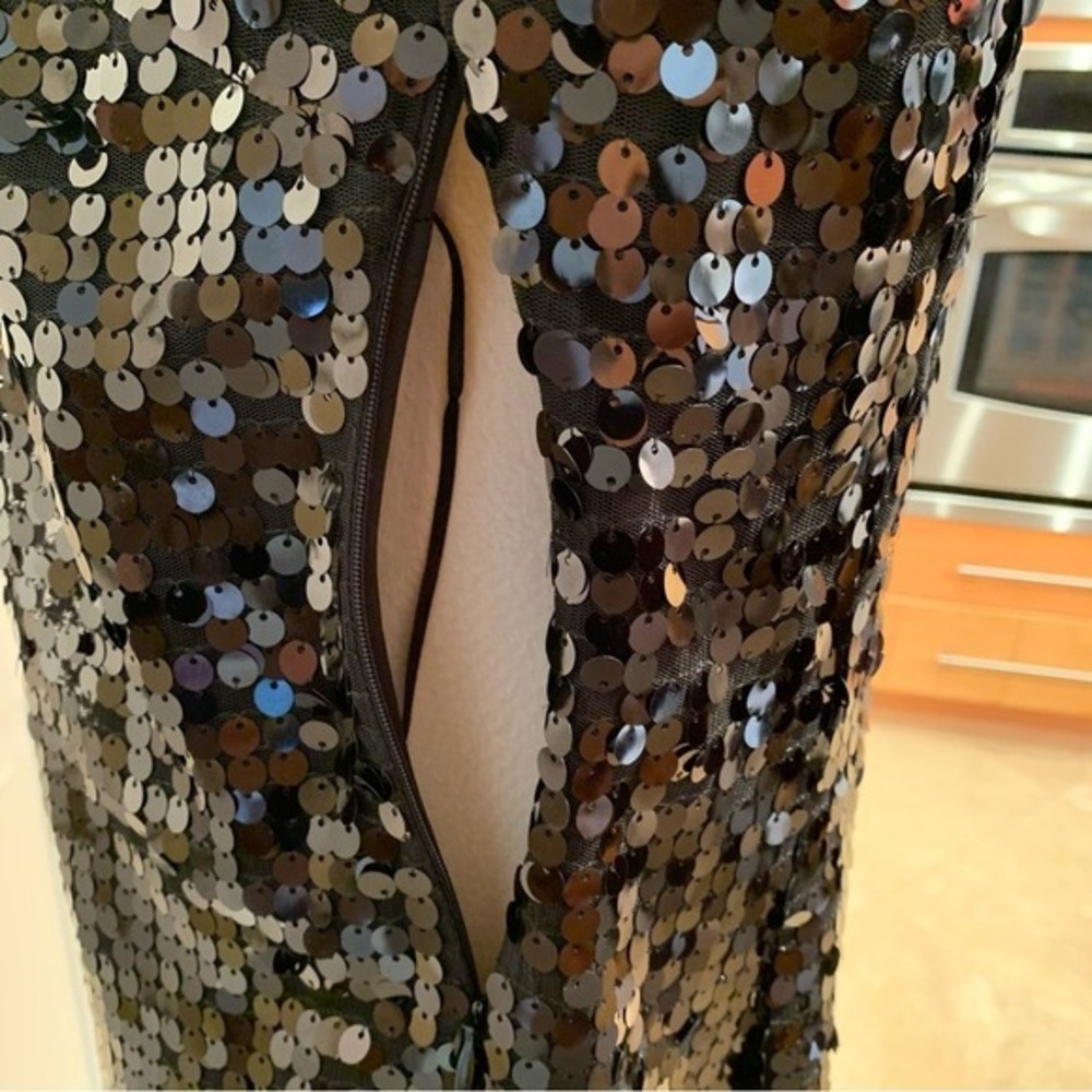 MADISON LEIGH. NWT. 8. Black dress covered in black sequins. Sleeveless. - Picture 6 of 11